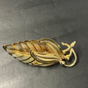Vintage Textured and Smooth Gold Toned Double Leaf Brooch